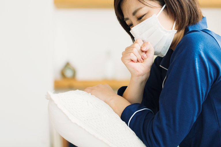 呼吸器内科の受診を考える女性のイメージ